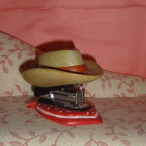 RARE,UNIQUE FIGI WESTERN HAT MINI STAPLER-CERAMIC NOVELTY THAT WORKS!FUN!!3"